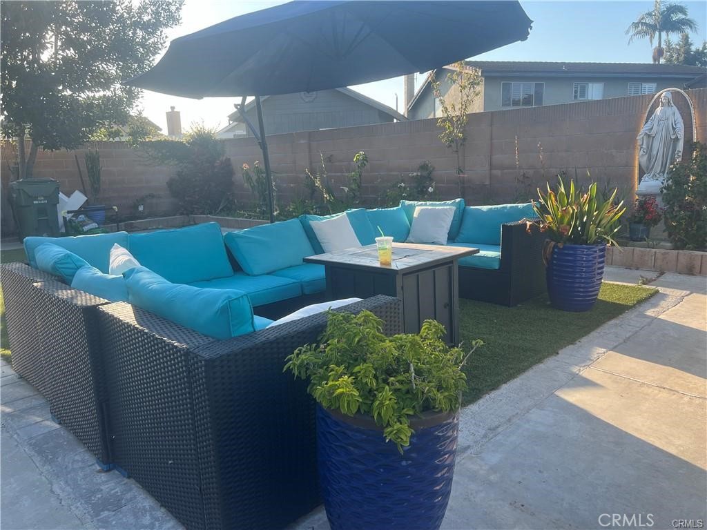 10485 La Sombra Avenue