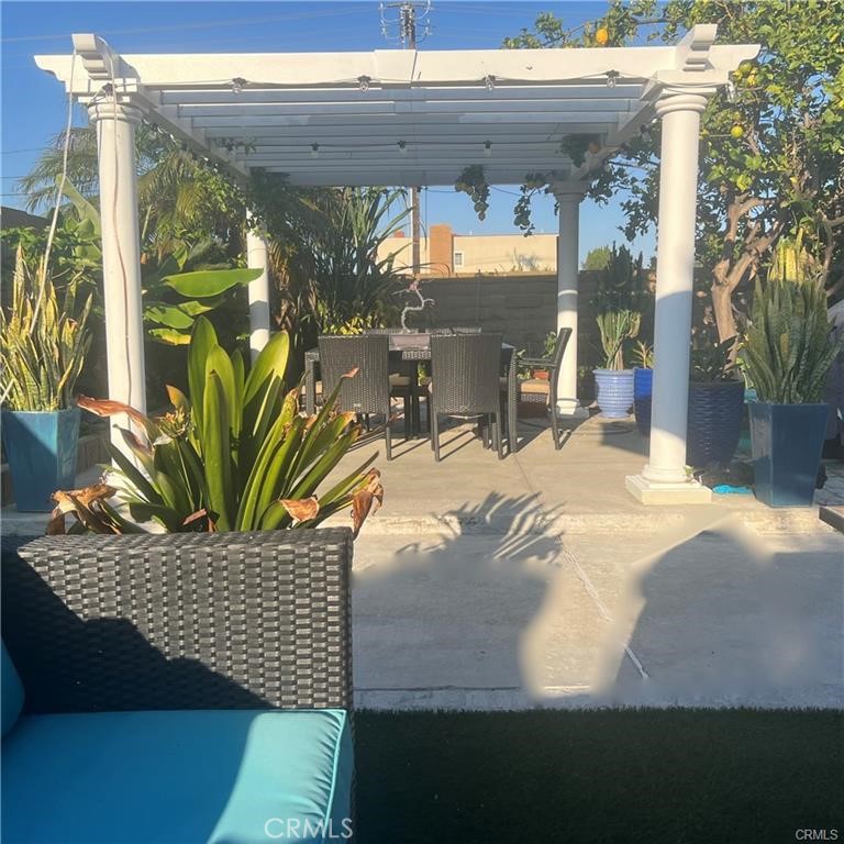 10485 La Sombra Avenue