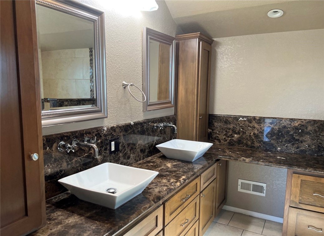 10485 La Sombra Avenue