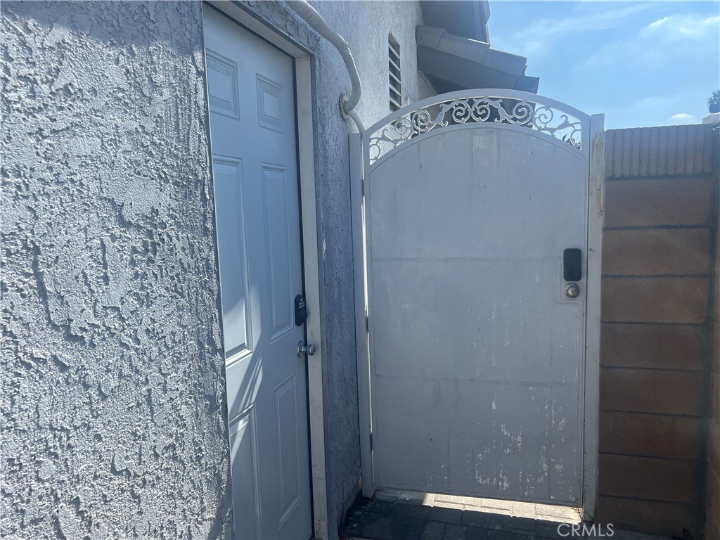 10485 La Sombra Avenue B