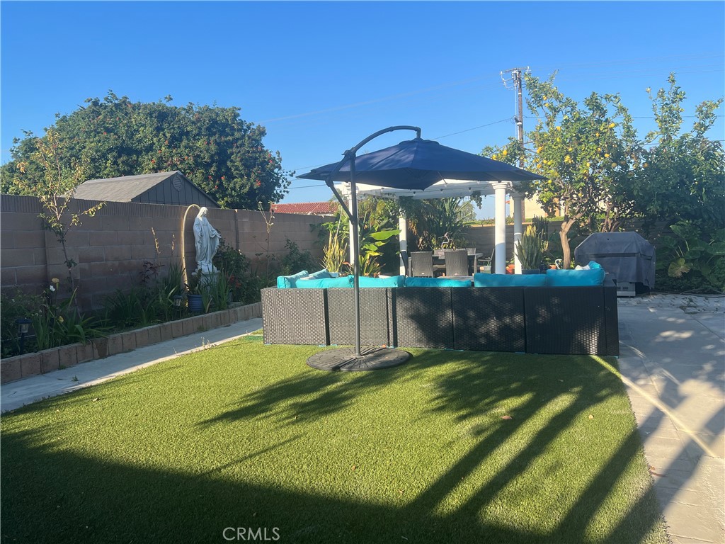 10485 La Sombra Avenue B