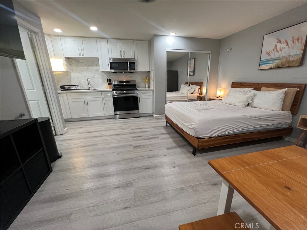 10485 La Sombra Avenue B