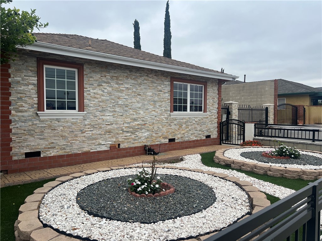 236 S Tustin