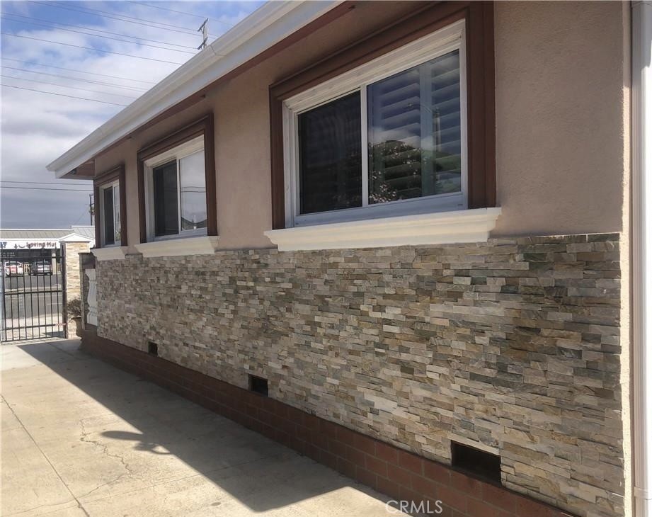 236 S Tustin