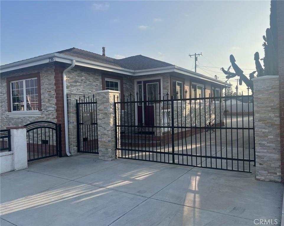 236 S Tustin