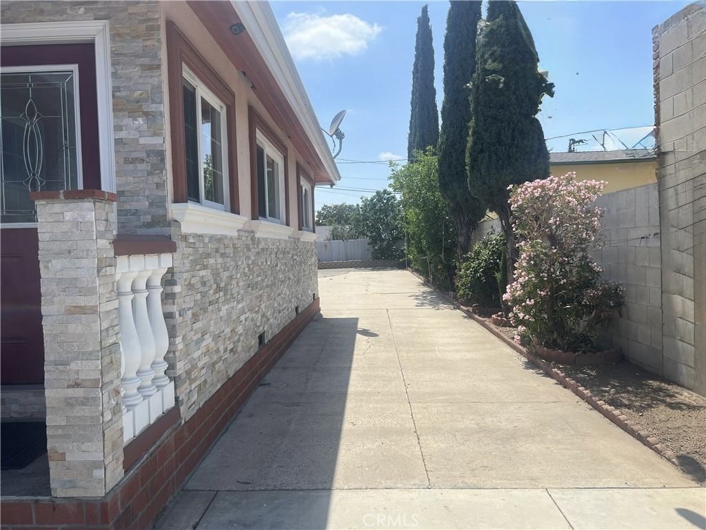 236 S Tustin