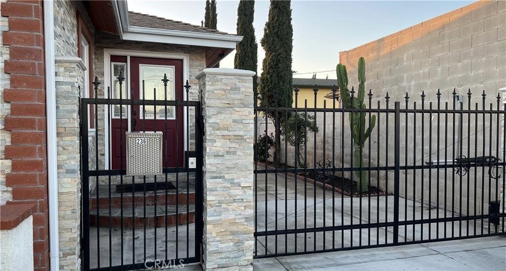 236 S Tustin