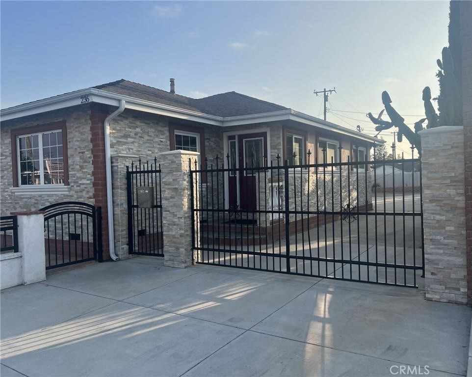 236 S Tustin