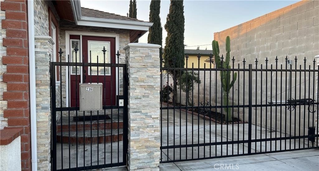 236 S Tustin