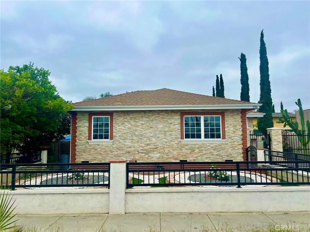 236 S Tustin