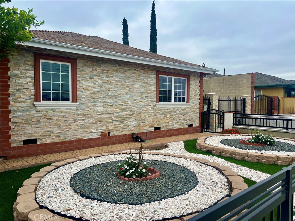 236 S Tustin