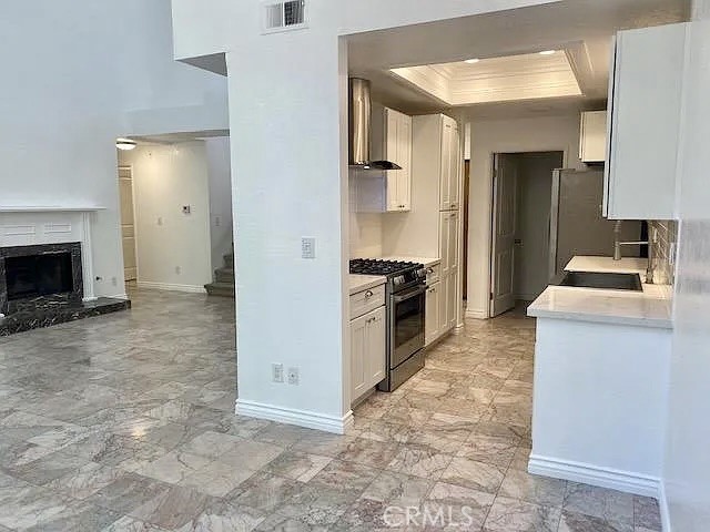 3284 Barham 304