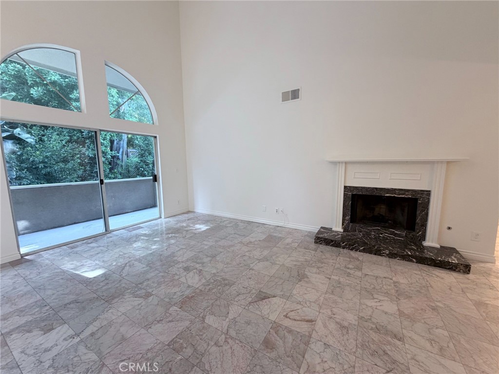 3284 Barham 304