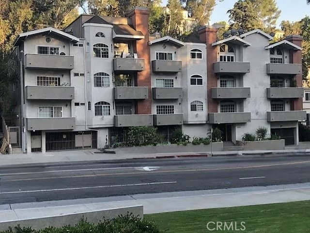 3284 Barham 304