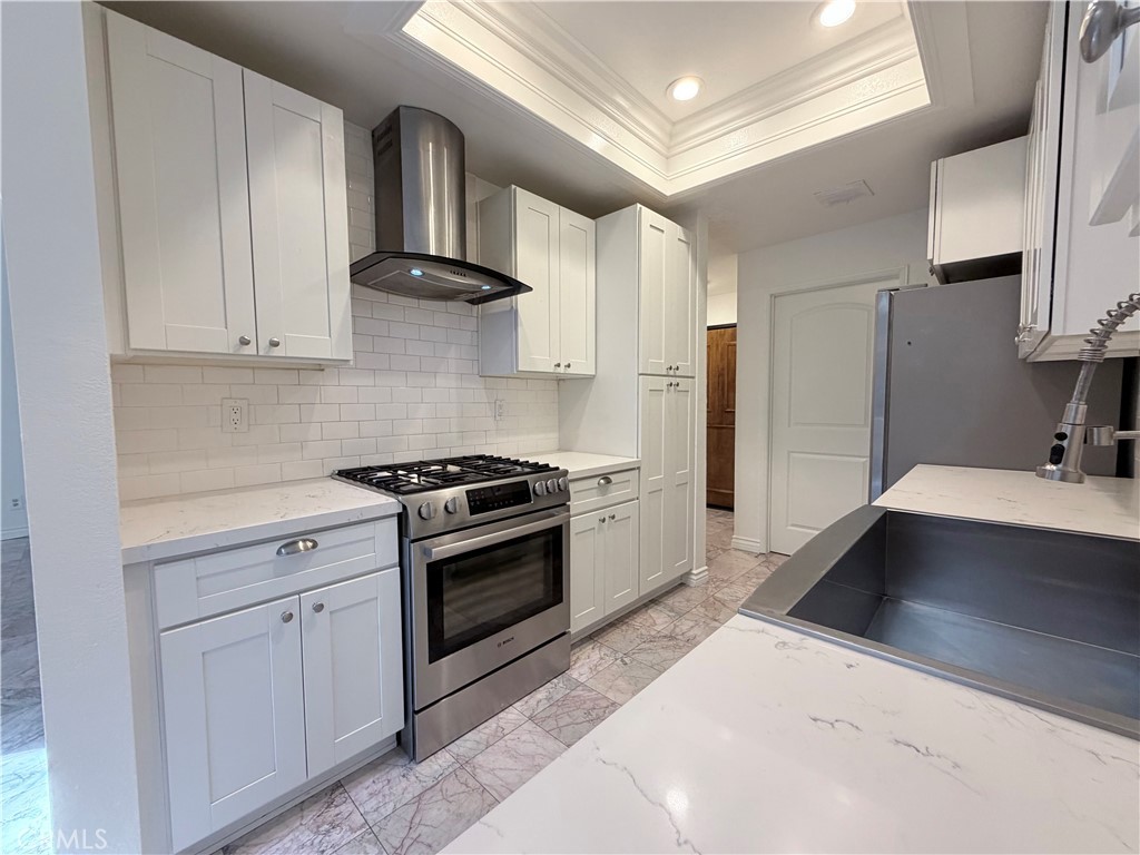 3284 Barham 304