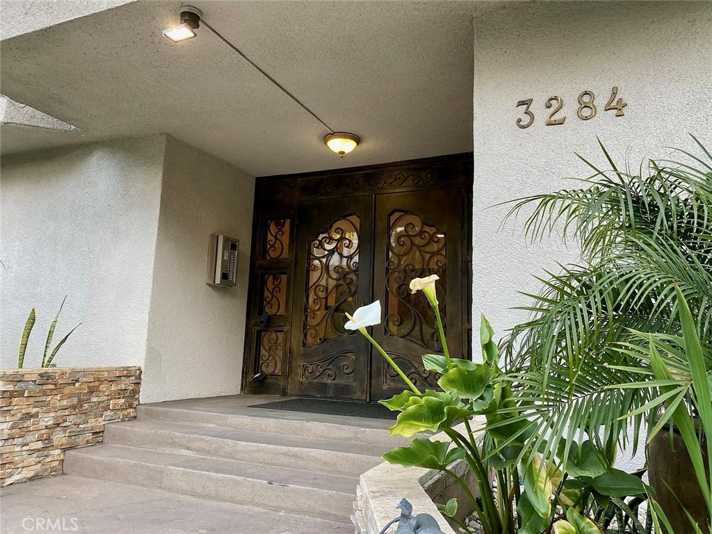 3284 Barham 304 Los Angeles Ca Us 90068 Pw26139166