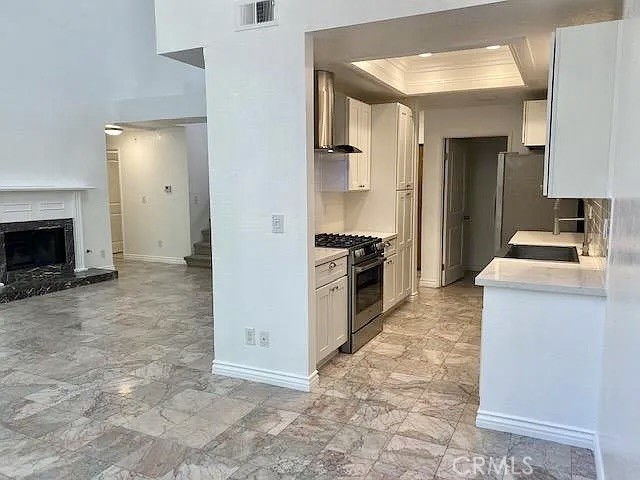 3284 Barham 304