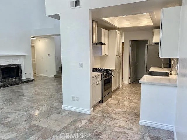 3284 Barham 304