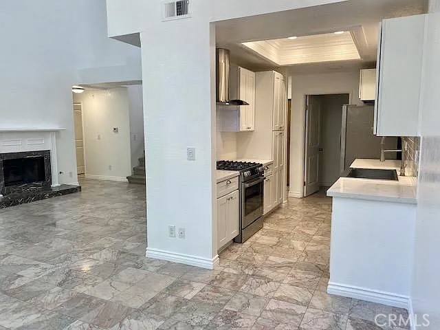 3284 Barham 304