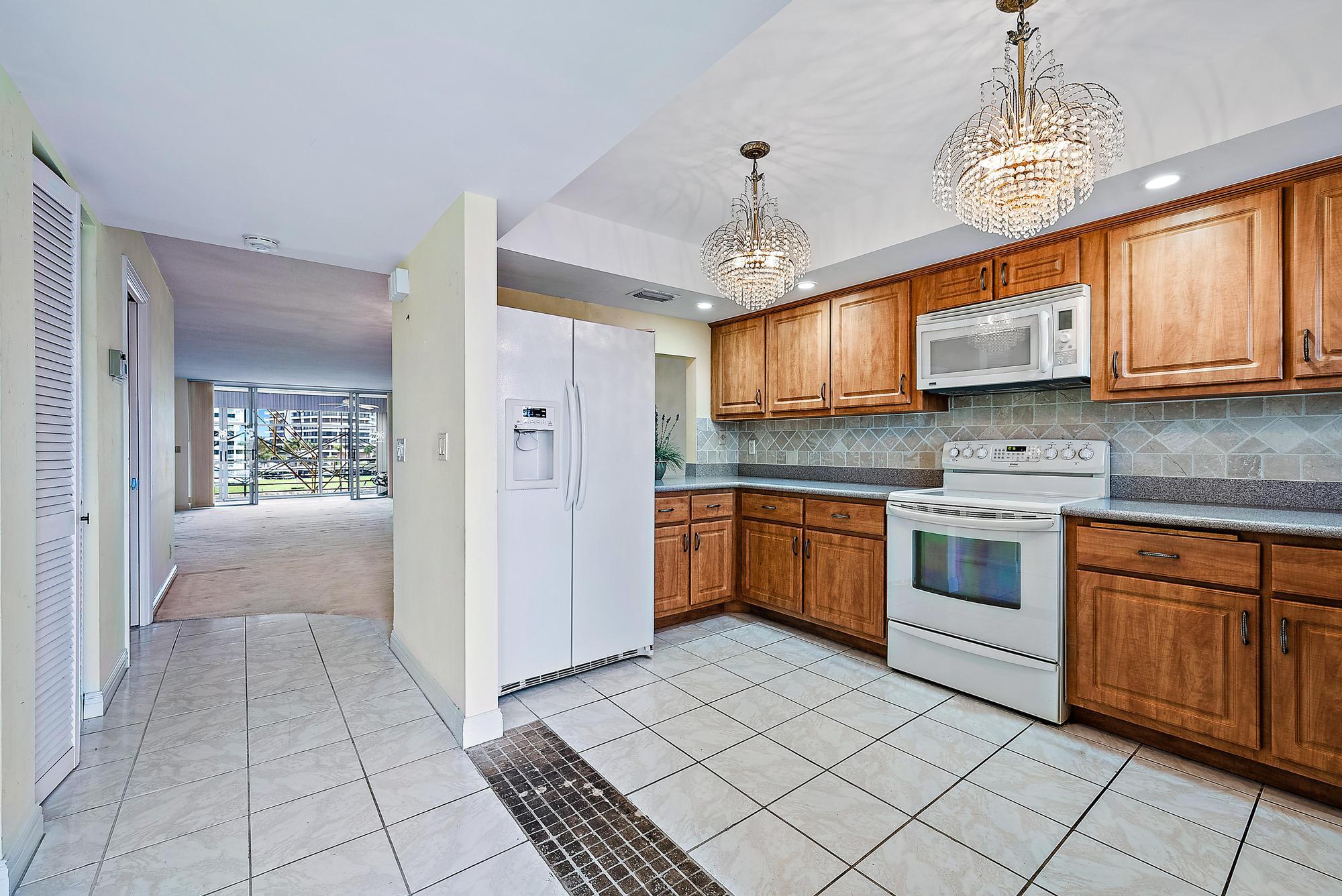 36 Yacht Club Drive Unit: 403