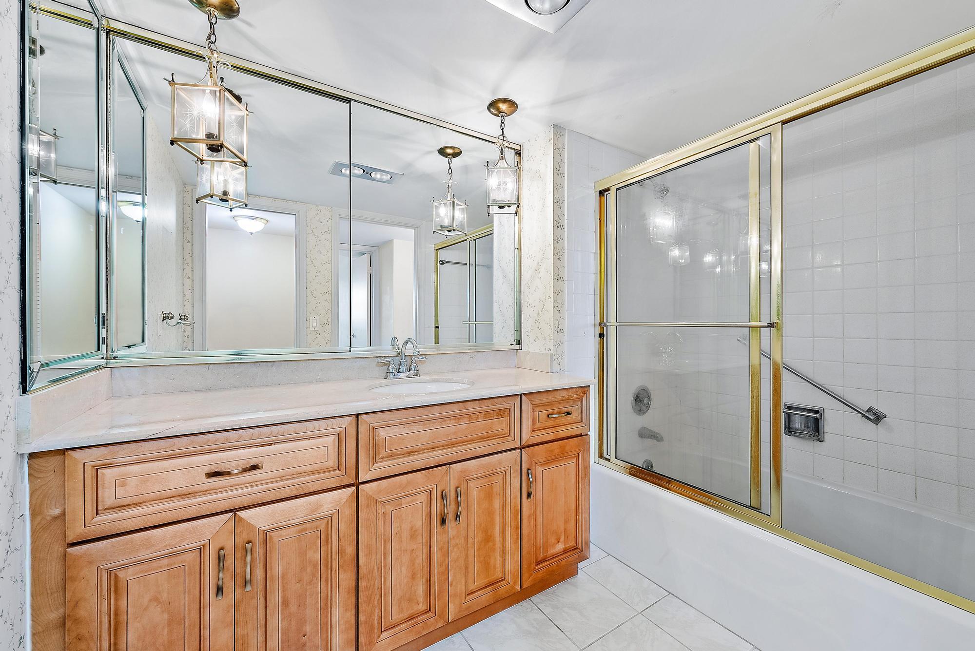 36 Yacht Club Drive Unit: 403