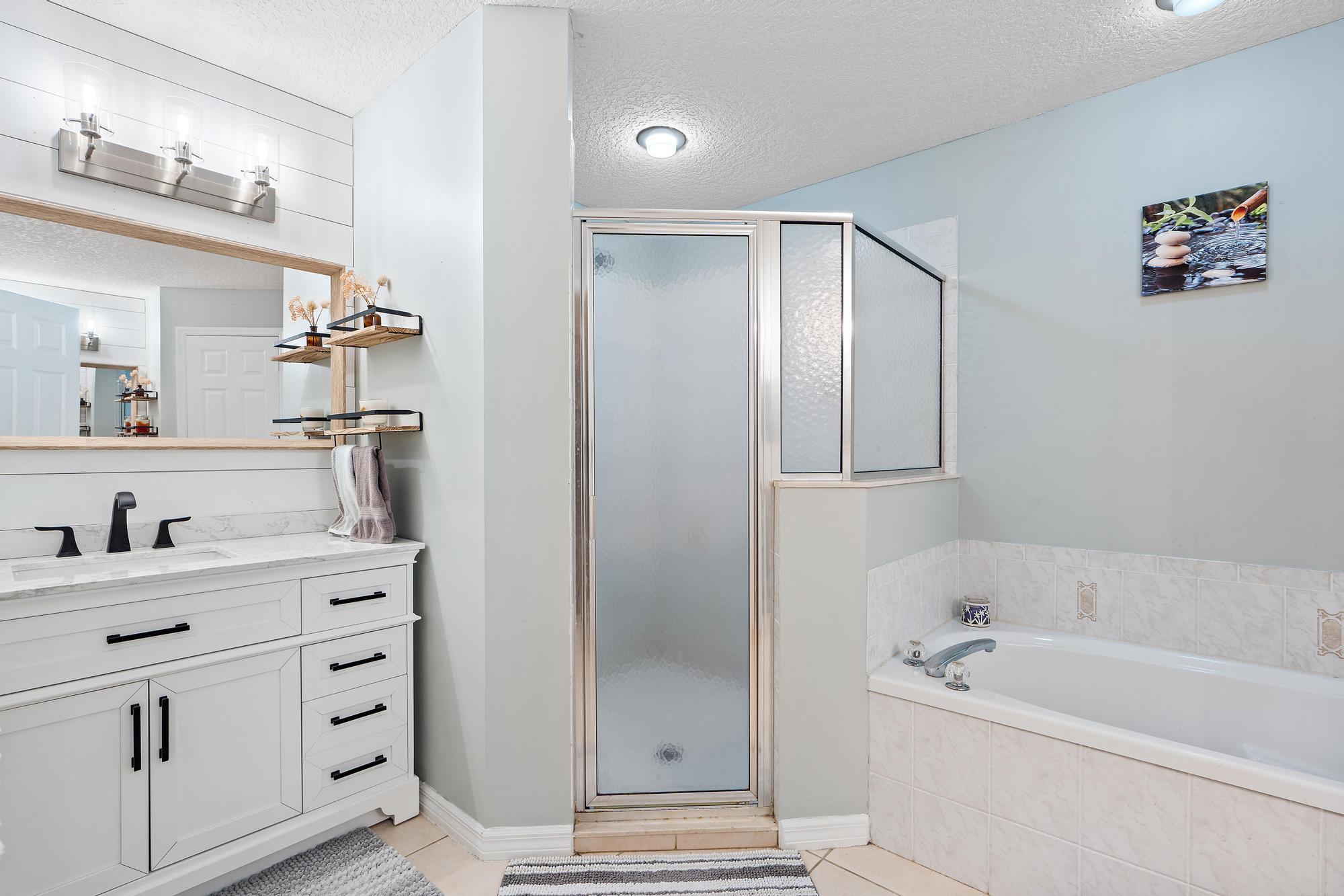 5884 NW Carovel Avenue