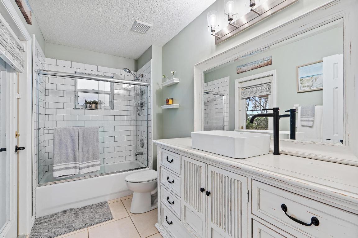 5884 NW Carovel Avenue