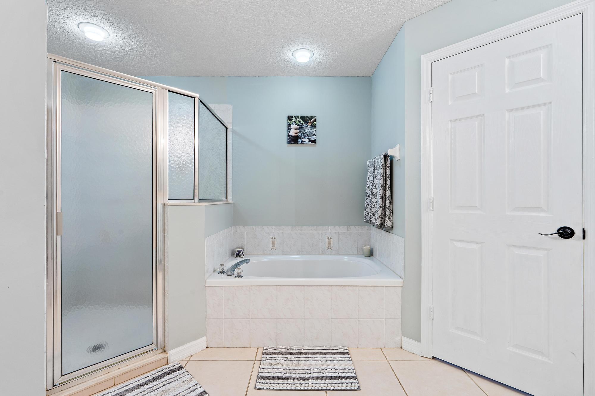 5884 NW Carovel Avenue