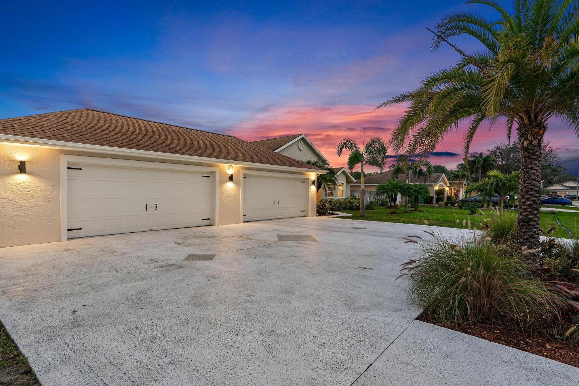 5884 NW Carovel Avenue