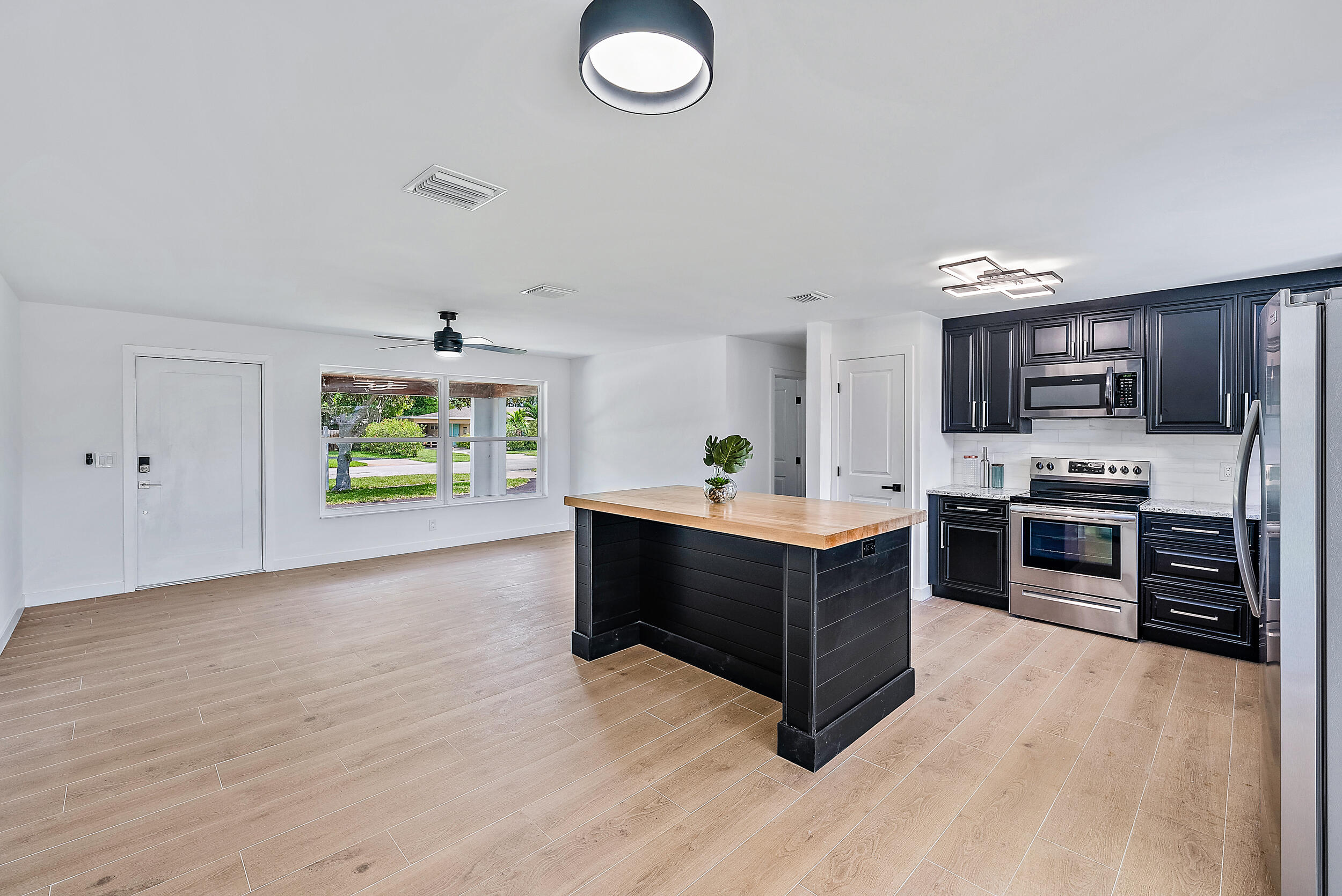 844 Greenbriar Drive