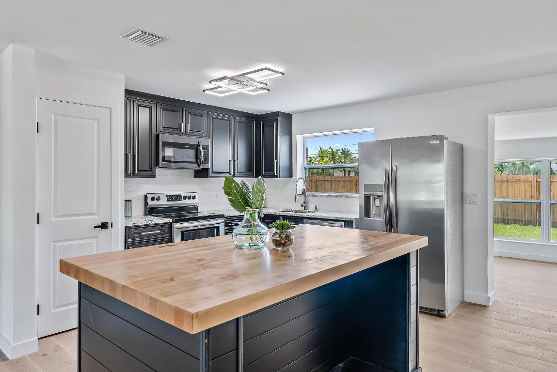 844 Greenbriar Drive