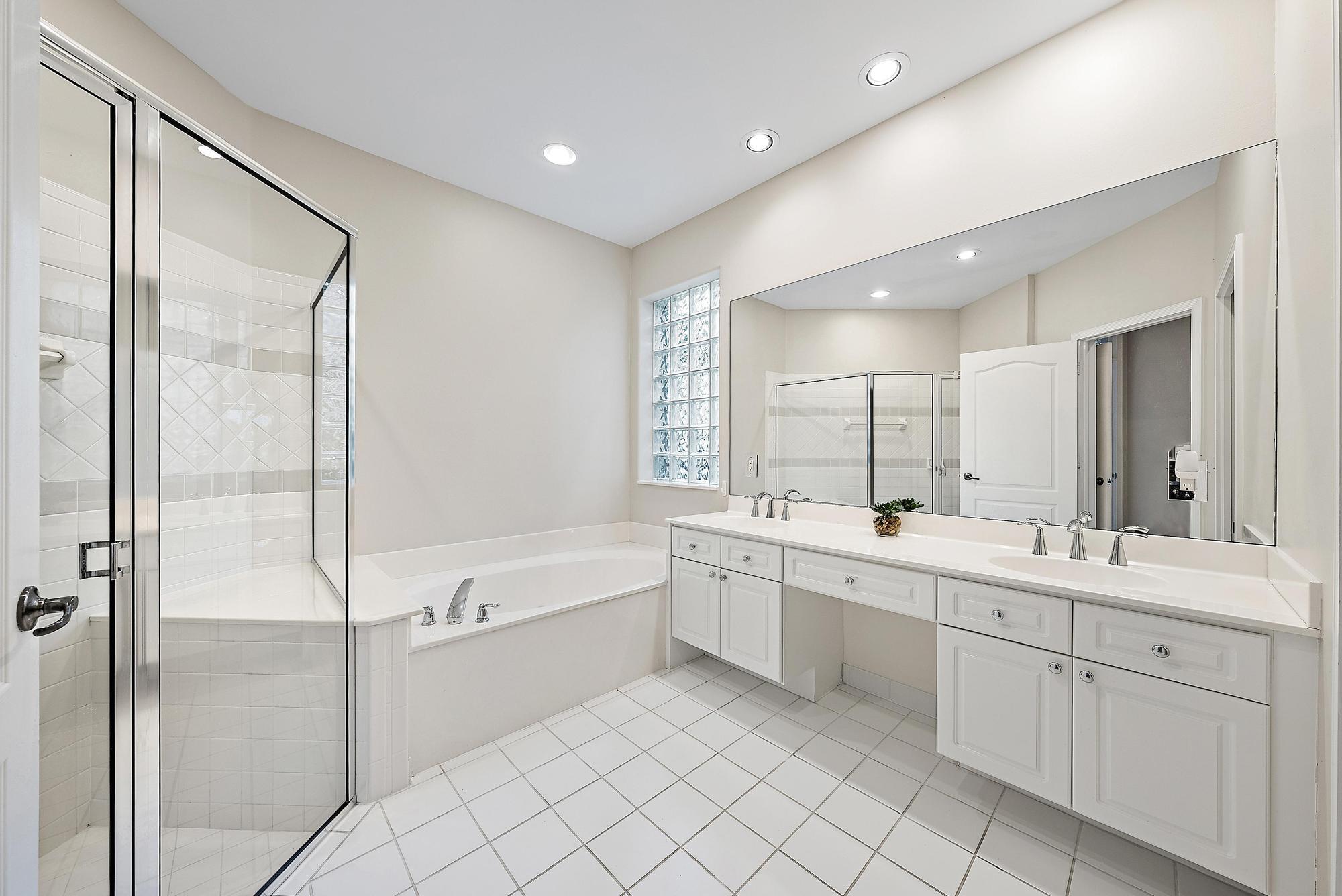 1034 Diamond Head Way