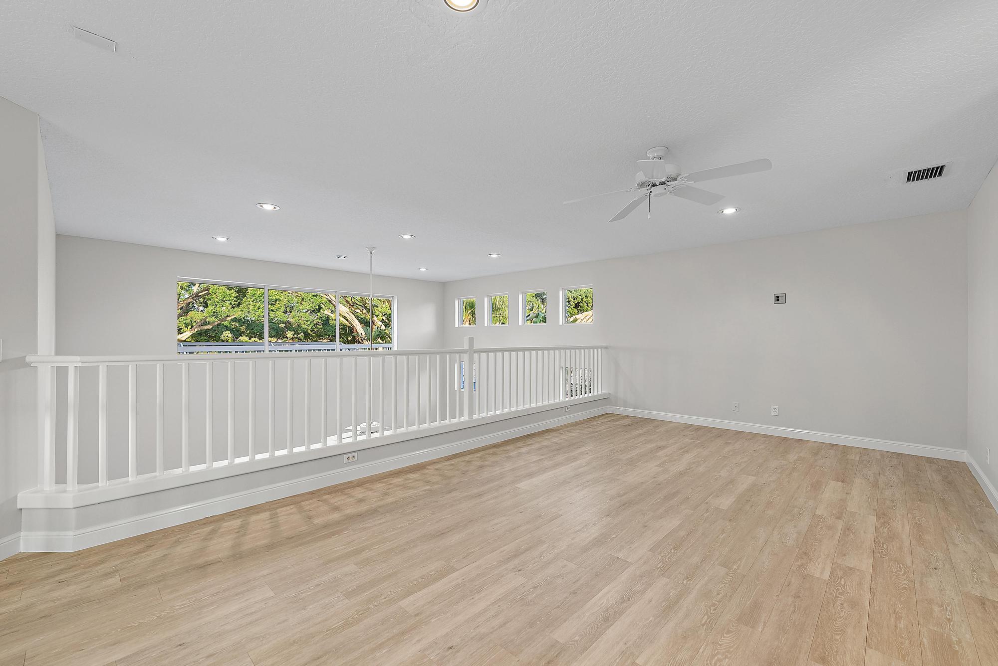 1034 Diamond Head Way