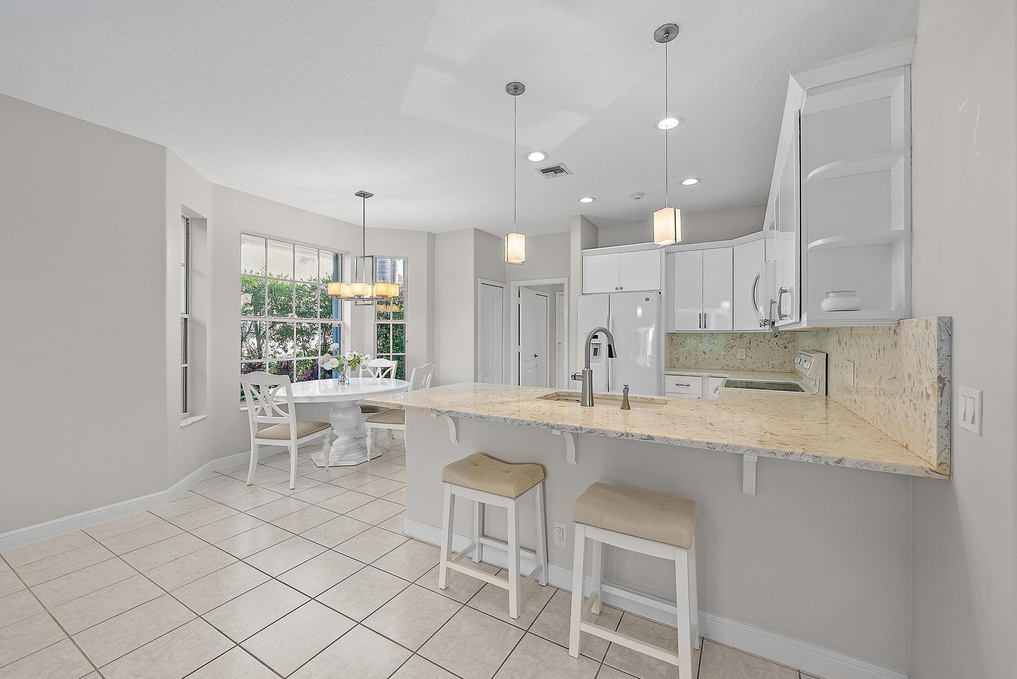 1034 Diamond Head Way