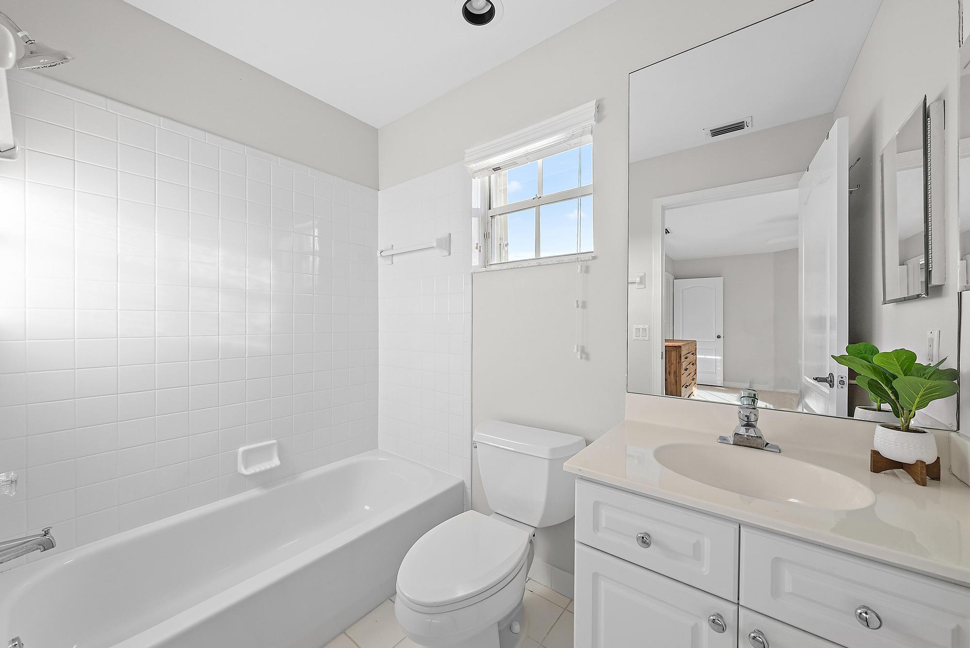 1034 Diamond Head Way