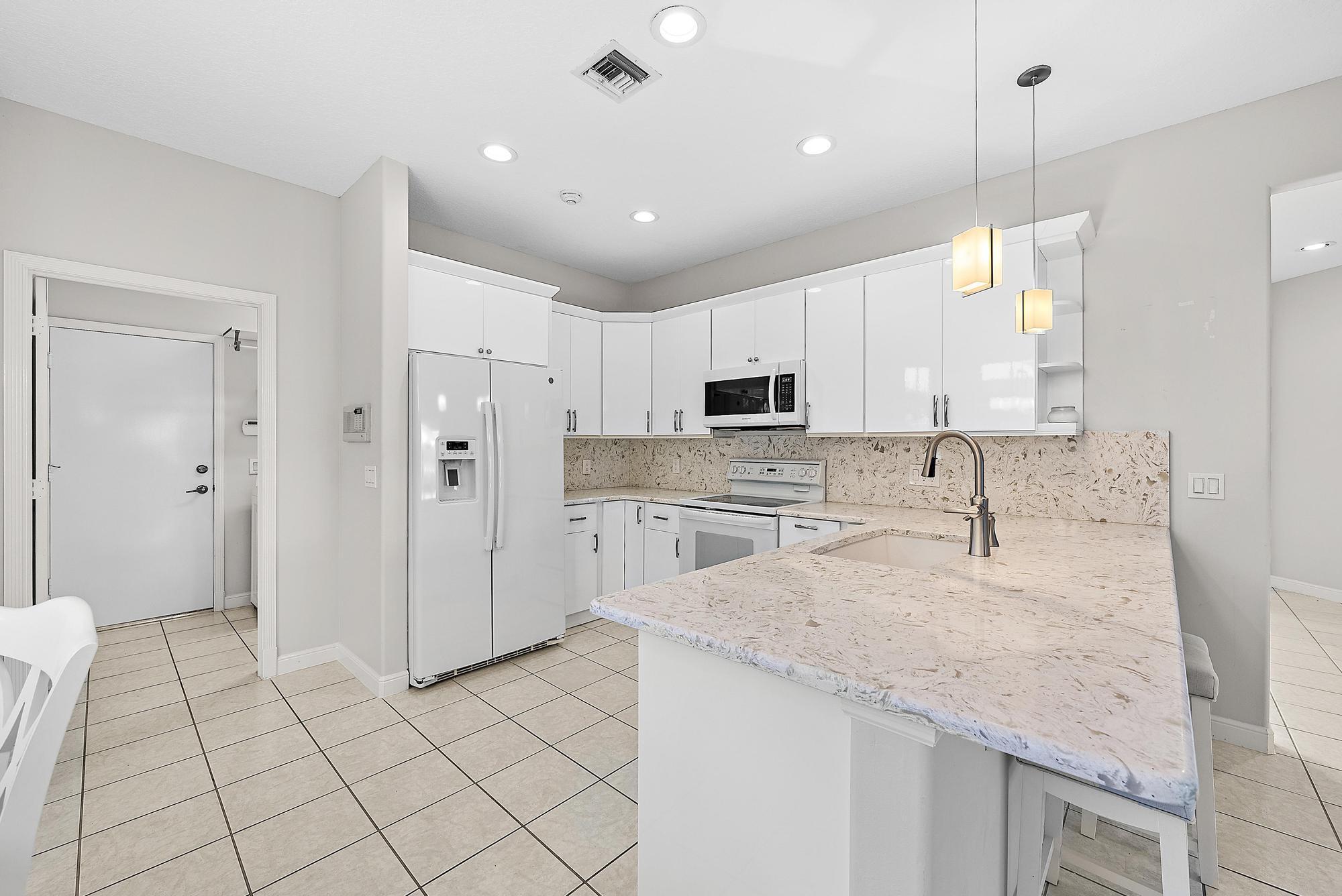 1034 Diamond Head Way