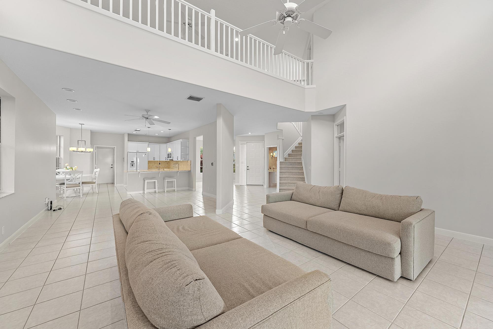 1034 Diamond Head Way