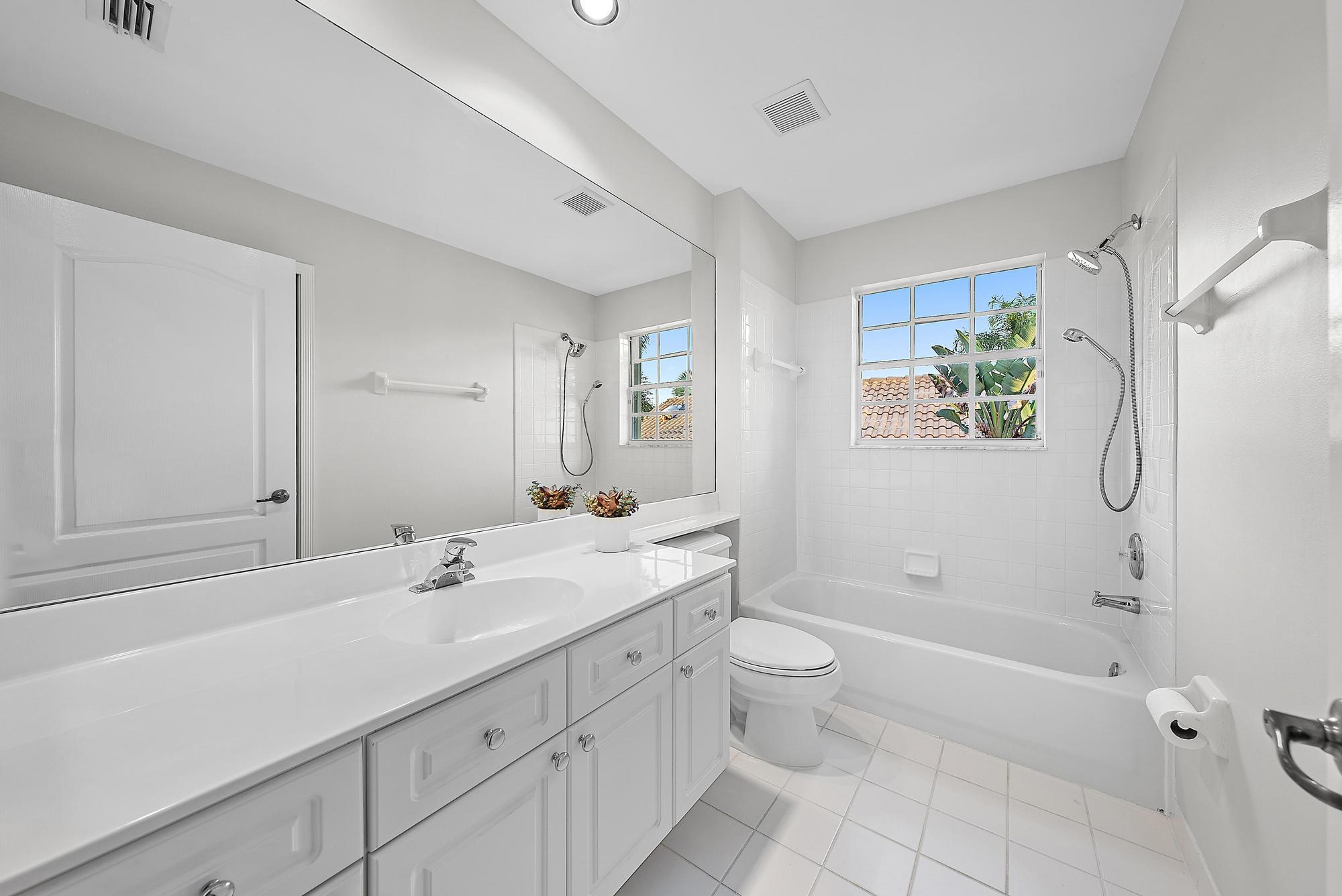 1034 Diamond Head Way