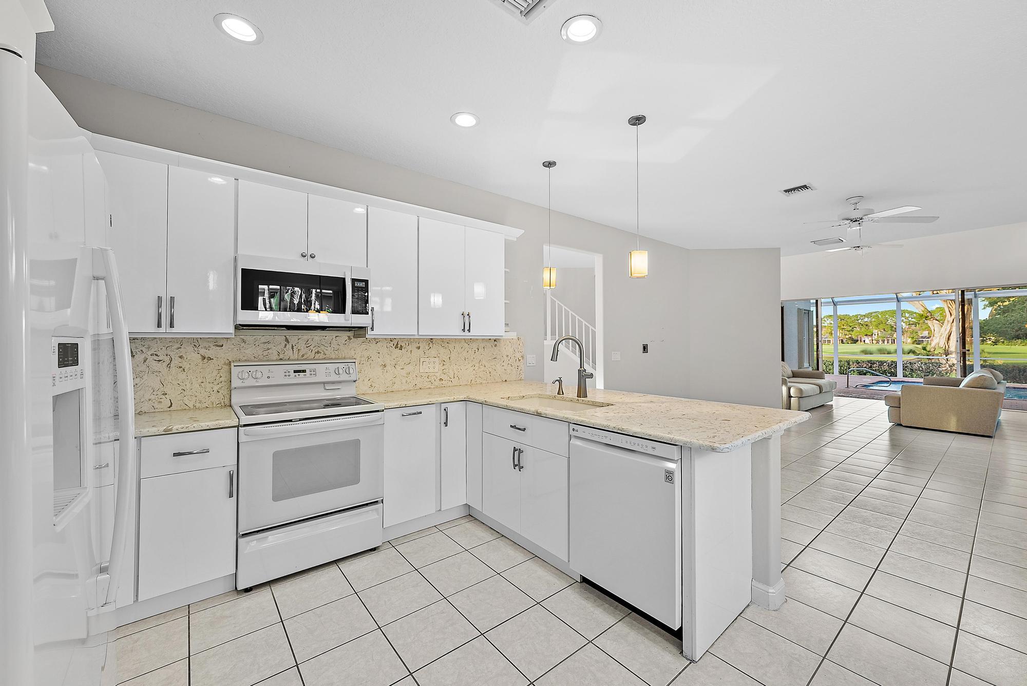 1034 Diamond Head Way