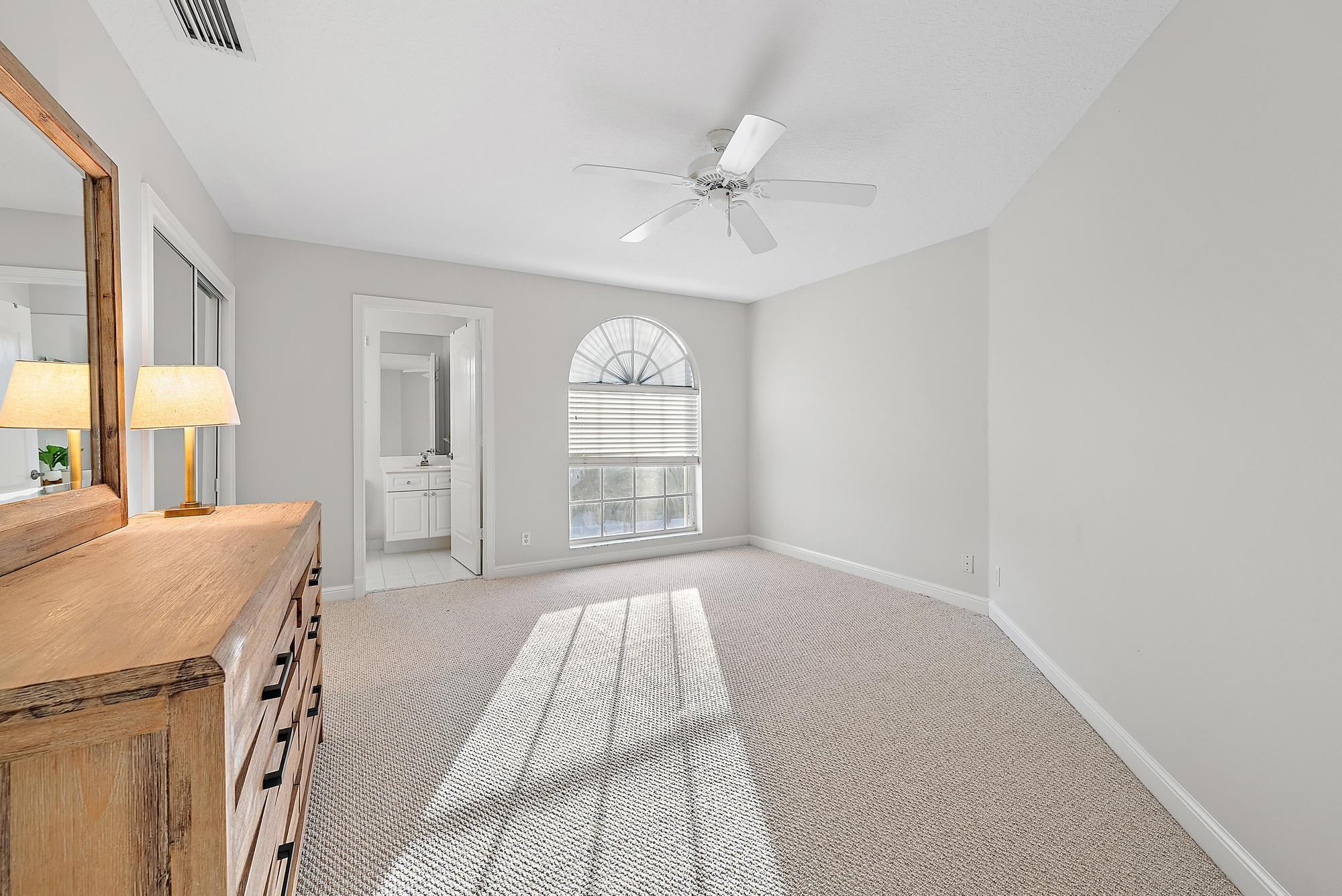 1034 Diamond Head Way