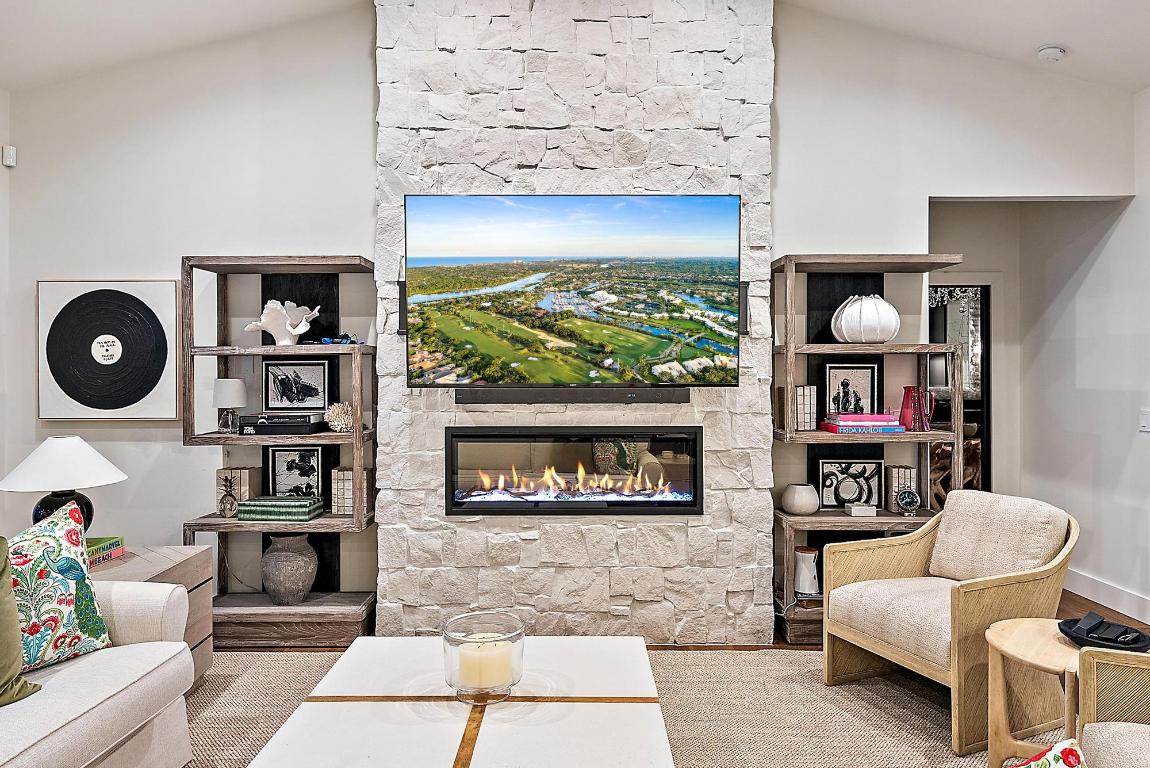 19056 SE Coral Reef Lane