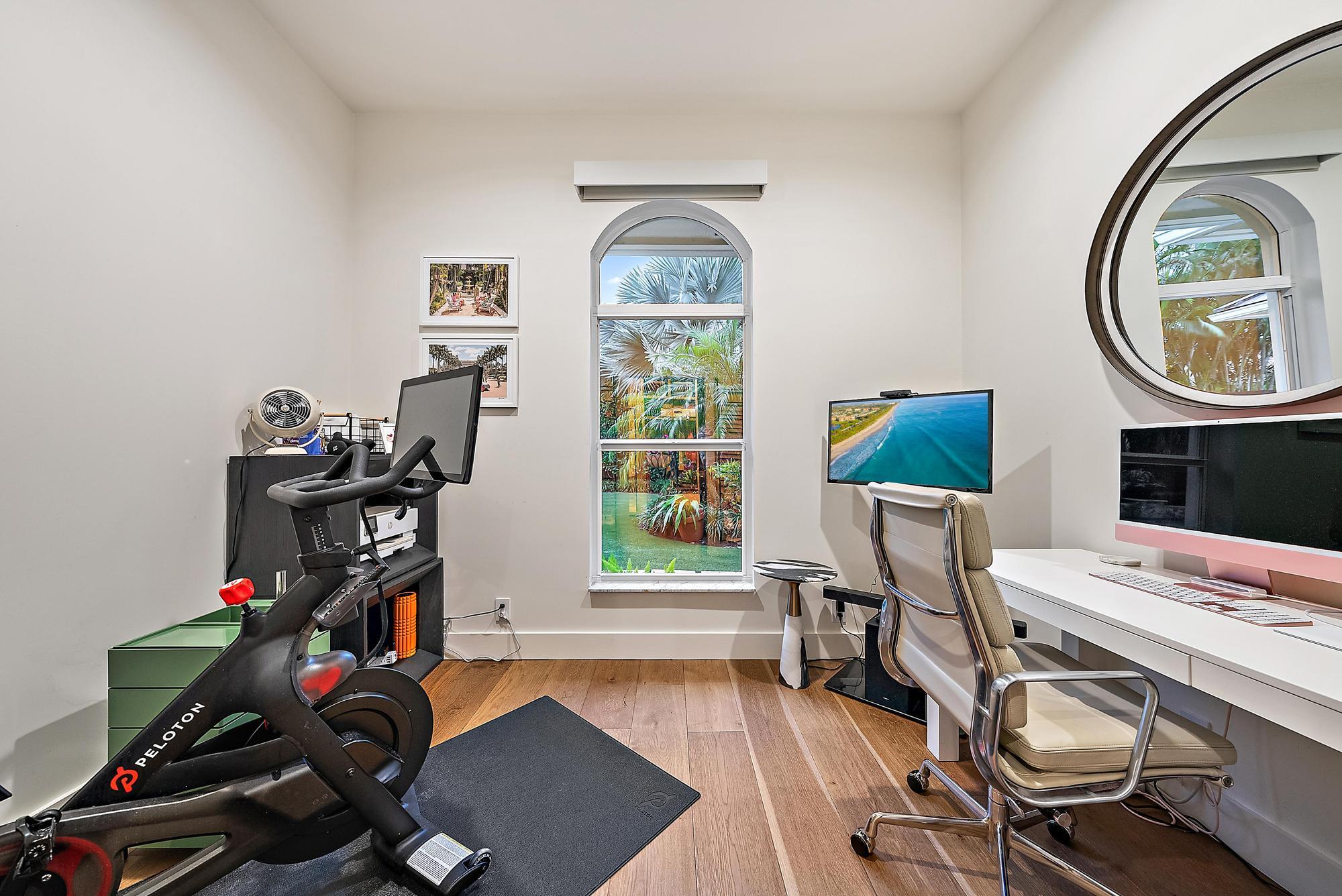 19056 SE Coral Reef Lane