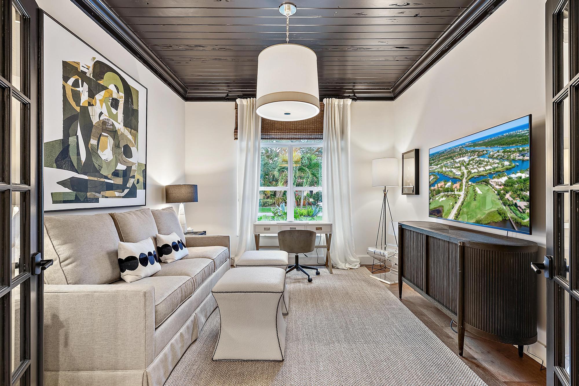 19056 SE Coral Reef Lane