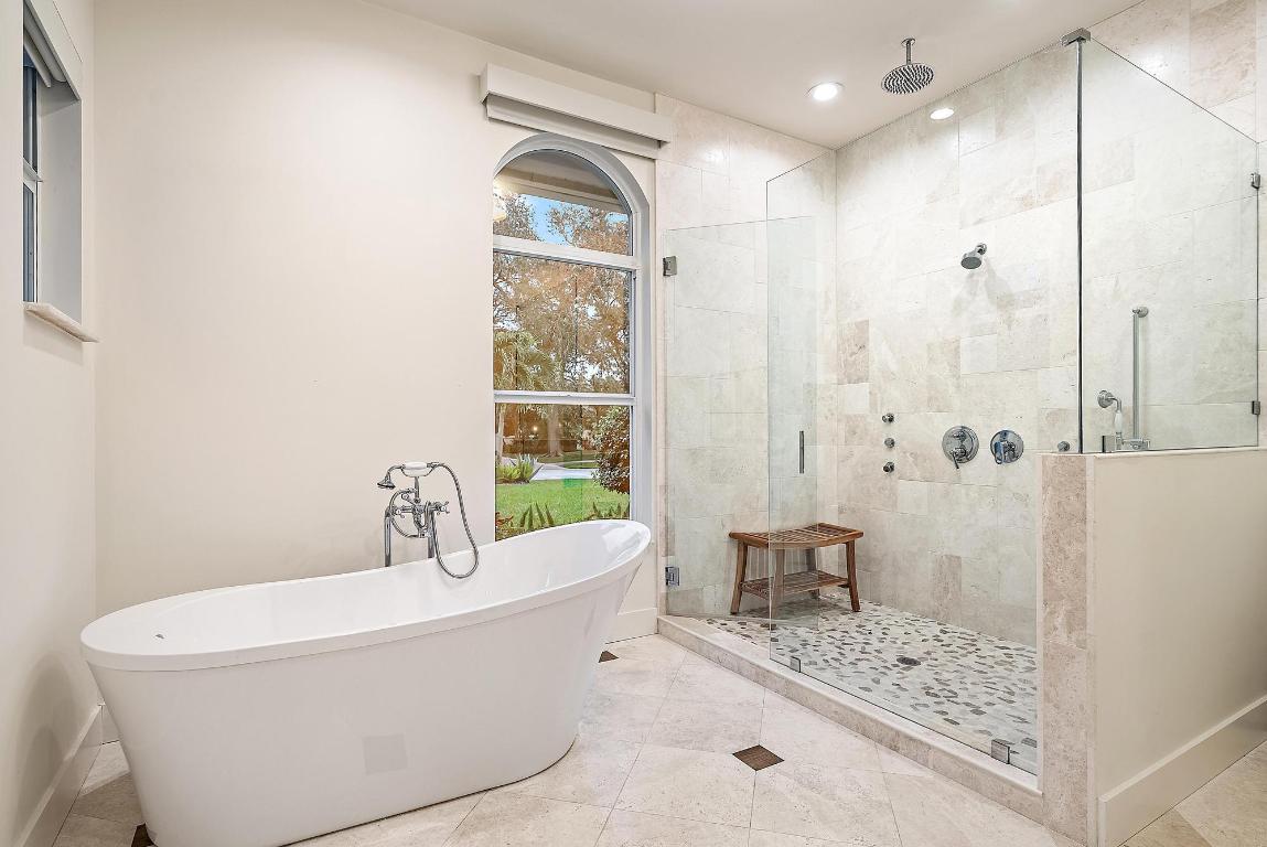 19056 SE Coral Reef Lane