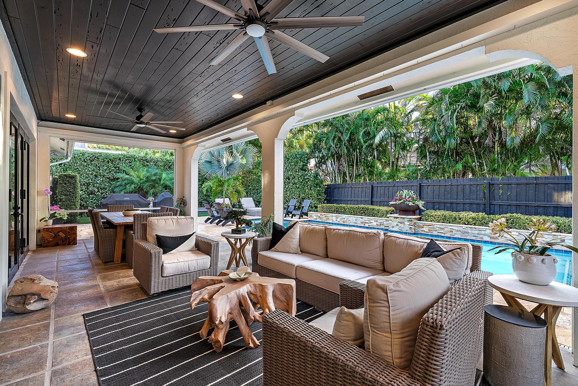 19056 SE Coral Reef Lane
