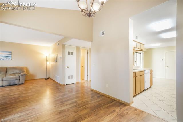 3330 Templeton Gap Road 15