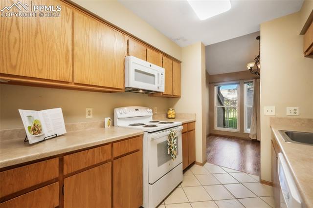 3330 Templeton Gap Road 15