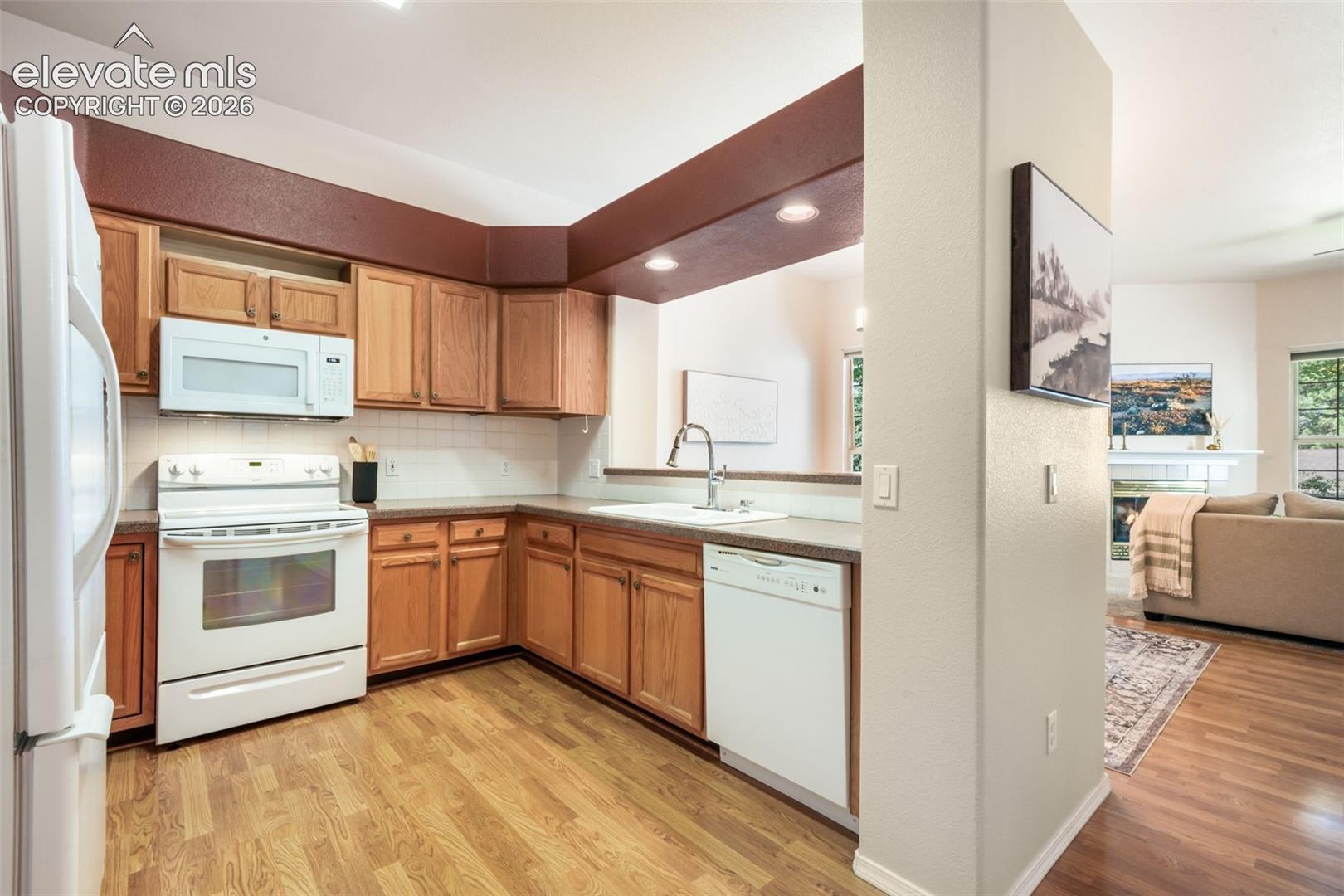 6886 Los Reyes Circle