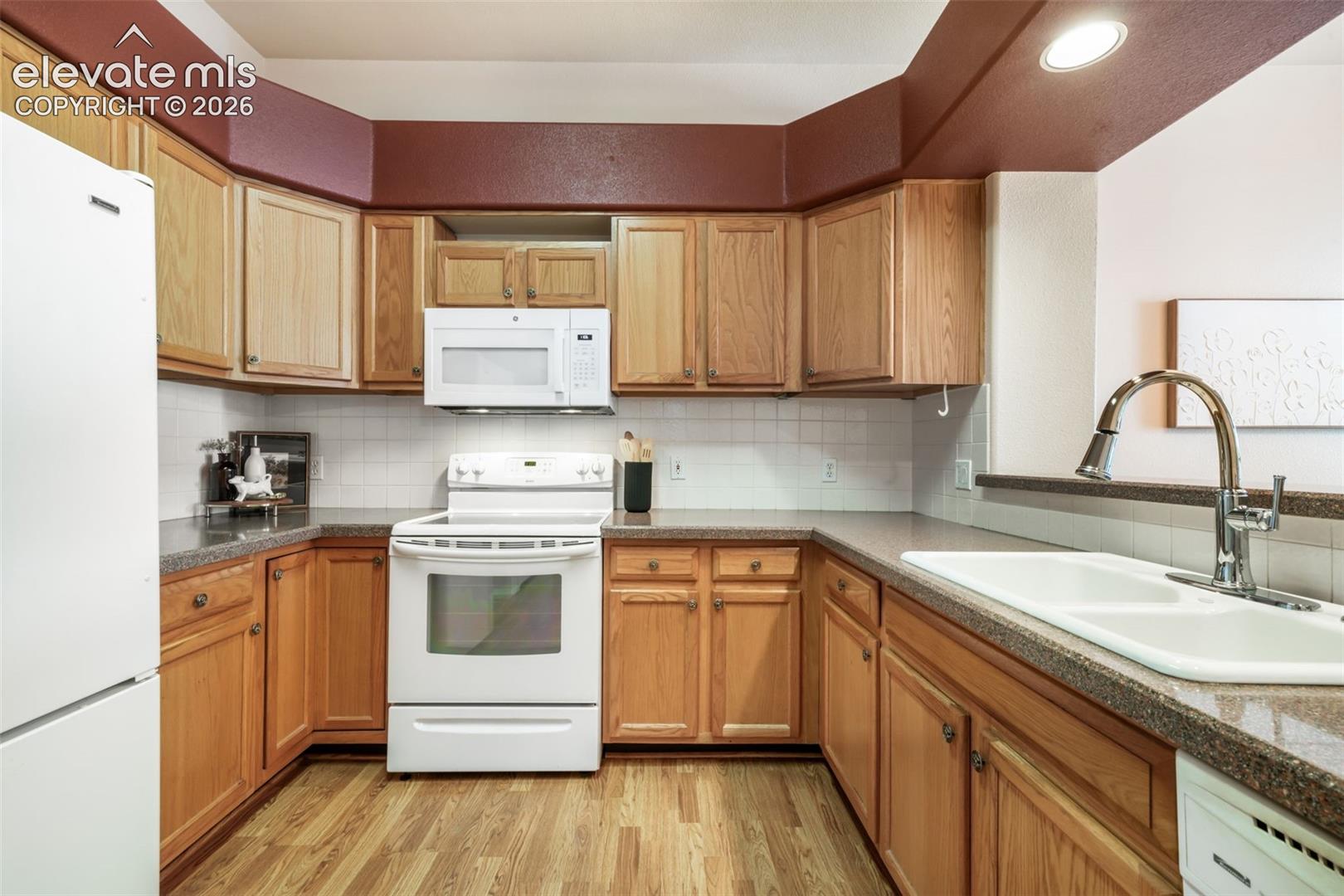 6886 Los Reyes Circle
