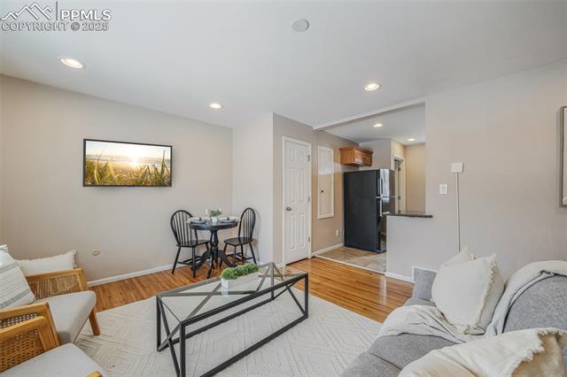 911 E Willamette Avenue